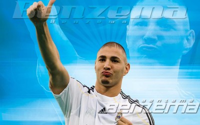 爱游戏体育动态-于帕梅卡诺关键解围价值千金